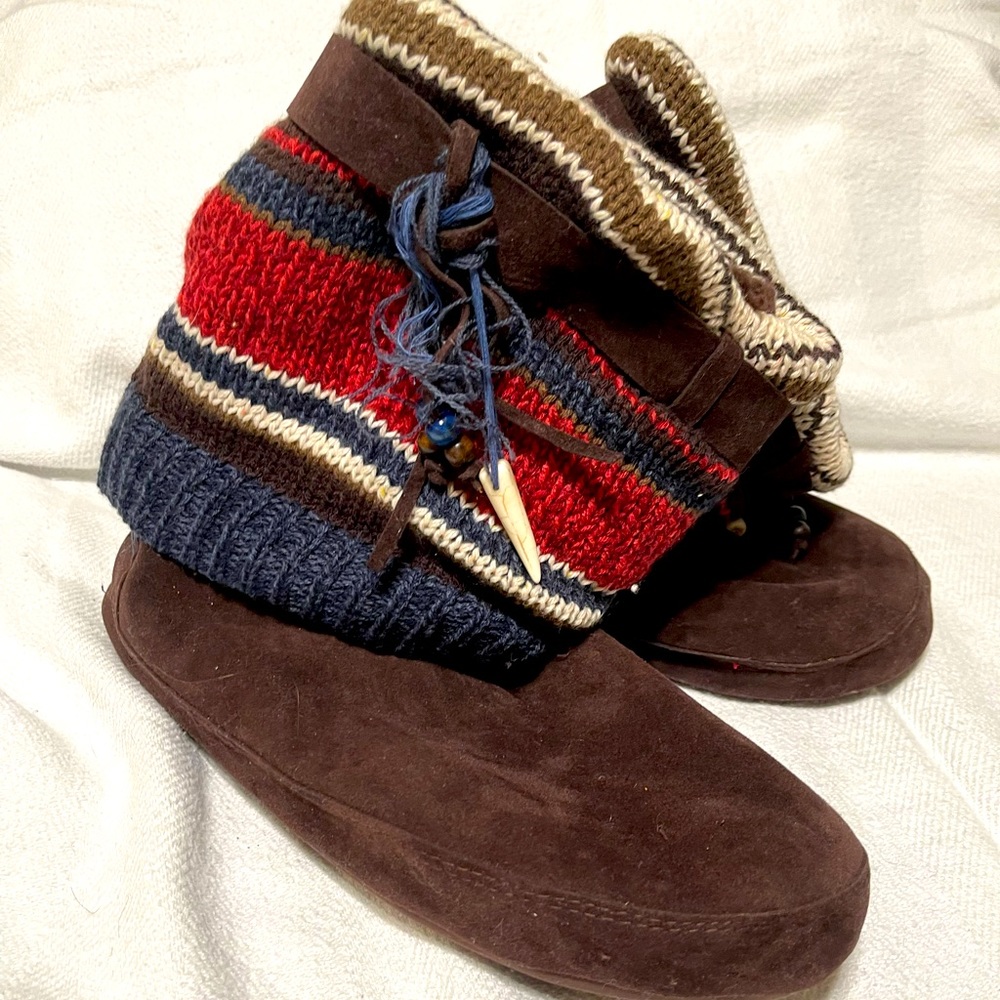 Mukluks Sweater Fur lined Ankle Boot Slippers Never Been worn Size XL 11-12